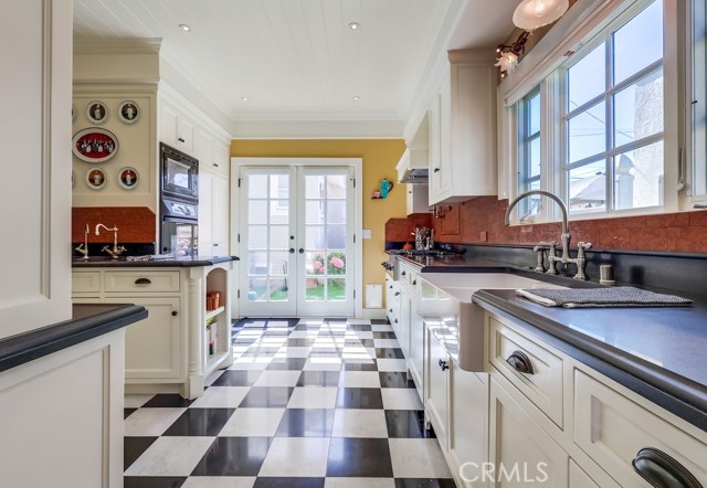 1239 S Patton Avenue, San Pedro CA: https://media.crmls.org/medias/2703c555-7ecc-4659-98df-da28c098e425.jpg