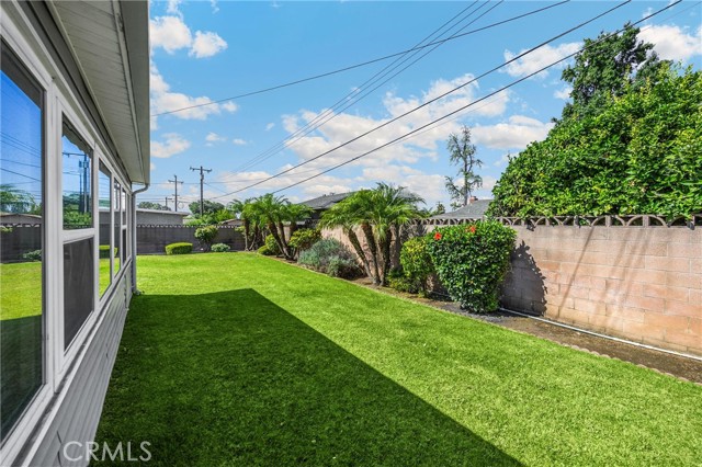 917 N Fuchsia Avenue, Ontario CA: https://media.crmls.org/medias/27058e42-c31c-4754-961a-32b9955260e9.jpg