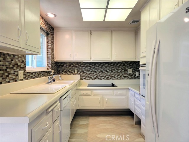 Detail Gallery Image 4 of 29 For 179 Avenida Majorca #C,  Laguna Woods,  CA 92637 - 2 Beds | 2 Baths