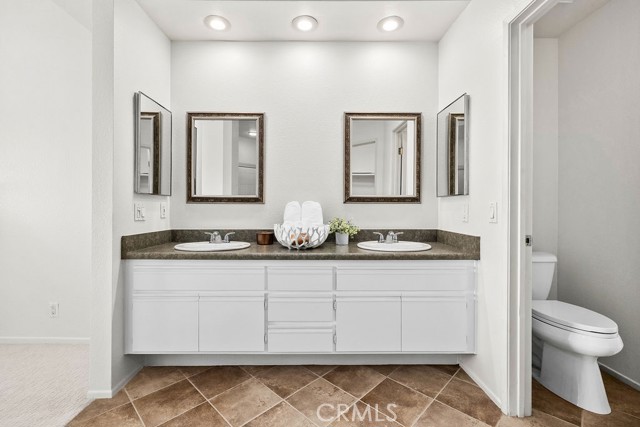 1055 S Sundance Drive, Anaheim Hills CA: https://media.crmls.org/medias/27068790-6136-4ef5-a98a-e383cb8c6e4a.jpg