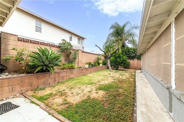 13143 Crowley Street, Arleta CA: https://media.crmls.org/medias/270699f9-8e70-4215-8803-d11d764a171f.jpg