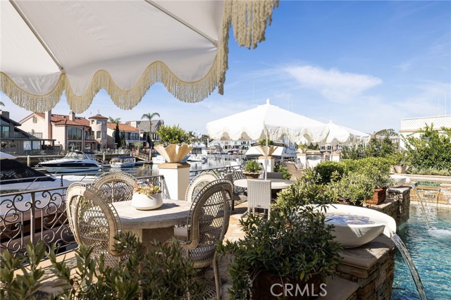 Detail Gallery Image 31 of 38 For 16111 Santa Barbara Ln, Huntington Beach,  CA 92649 - 4 Beds | 5/1 Baths