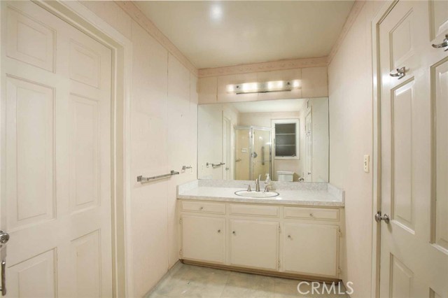 1075 Pine Oak Lane, Pasadena CA: https://media.crmls.org/medias/27070bf8-88a6-4adc-8849-881d03126895.jpg