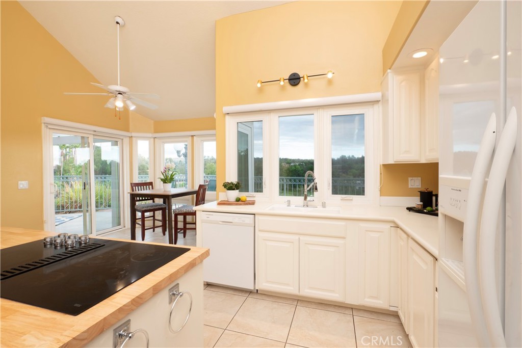 https://media.crmls.org/medias/270774dc-3cbe-4ed7-b7fc-732af346acf4.jpg?preset=X-Large