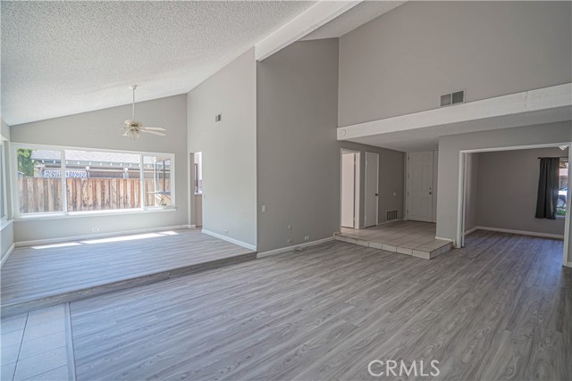 25688 Dorado Drive, Valencia CA: https://media.crmls.org/medias/2707f919-f8fa-4e7c-a324-46eb4ed196d7.jpg