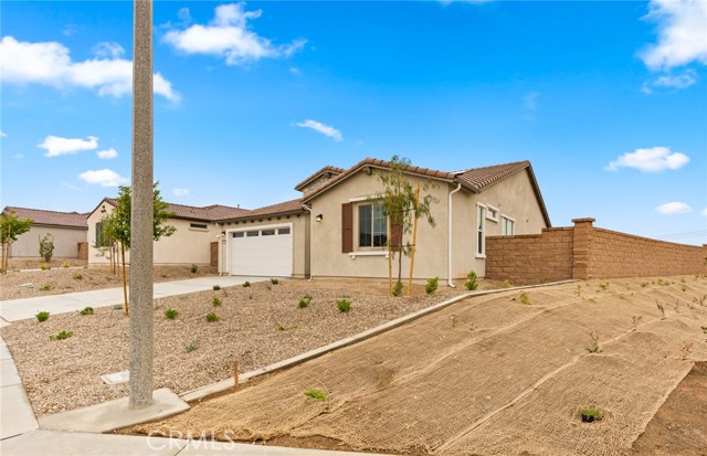25200 Forest Hills Drive, Menifee CA: https://media.crmls.org/medias/27082434-1cd3-4fa1-b681-19315213d272.jpg
