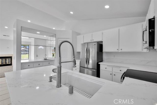 Detail Gallery Image 2 of 47 For 42004 Sand Dune, Palm Desert,  CA 92211 - 2 Beds | 2 Baths