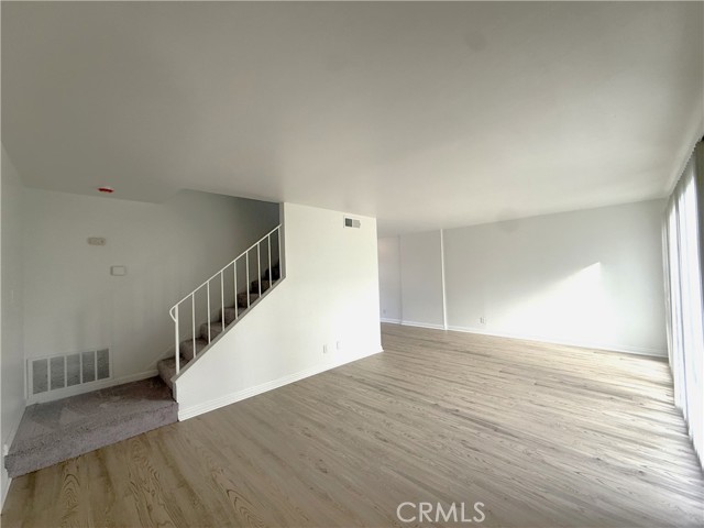 Detail Gallery Image 4 of 25 For 1974 W Glenoaks Ave #E,  Anaheim,  CA 92801 - 3 Beds | 2/1 Baths