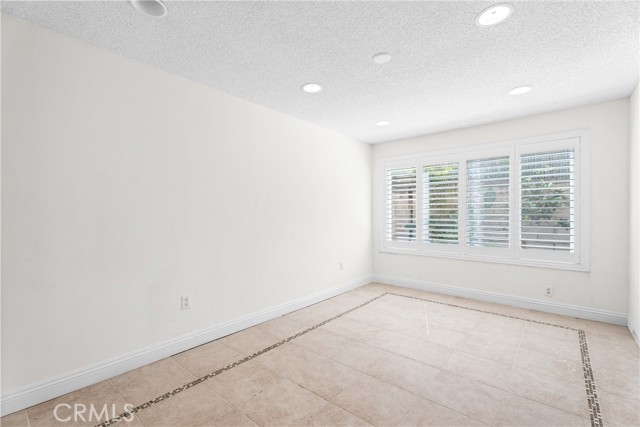 25496 Coral Wood Street, Lake Forest CA: https://media.crmls.org/medias/2708ce73-35c4-41d6-ad5d-bf8a4d133470.jpg