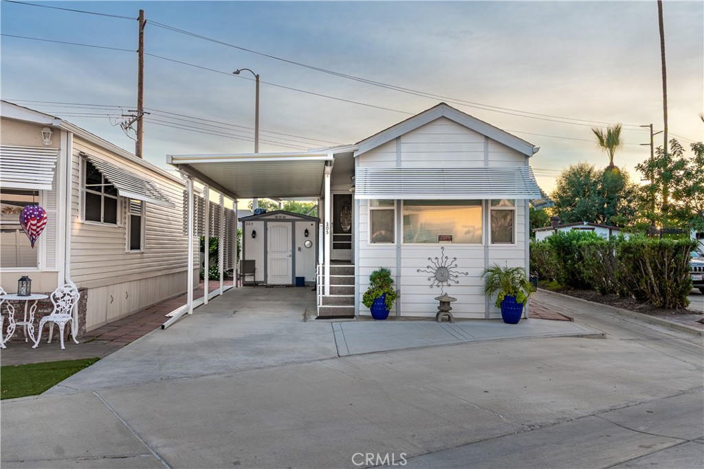 205 S Cawston