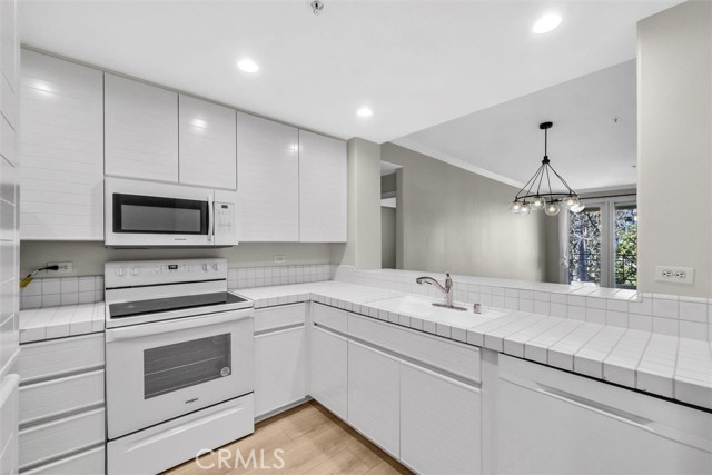 Detail Gallery Image 4 of 36 For 2243 Martin, Irvine,  CA 92612 - 2 Beds | 2 Baths