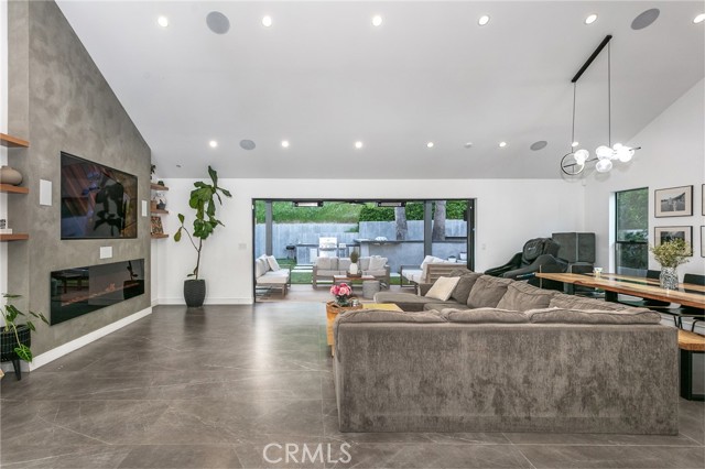 Detail Gallery Image 6 of 39 For 7127 Forest Hills Rd, West Hills,  CA 91307 - 4 Beds | 4/1 Baths