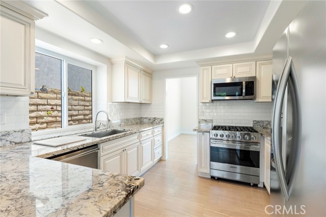 Detail Gallery Image 4 of 20 For 18282 Fieldbury Ln, Huntington Beach,  CA 92648 - 4 Beds | 2/1 Baths