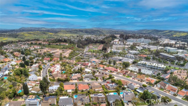 26752 Magdalena Lane, Mission Viejo CA: https://media.crmls.org/medias/270ce3e2-e5f9-498e-a4de-a23817f5befa.jpg