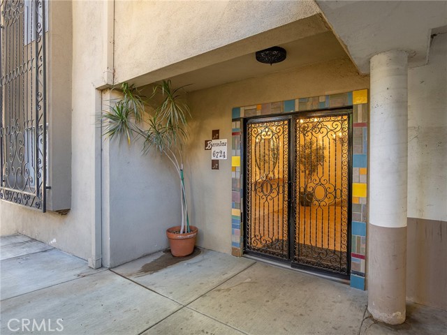 6724 Hillpark Drive, 302 photo 2