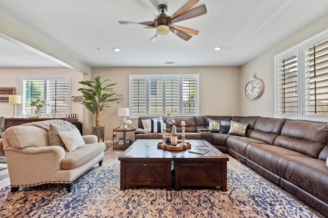 Detail Gallery Image 10 of 55 For 6169 Winona St, Chino,  CA 91710 - 5 Beds | 3 Baths