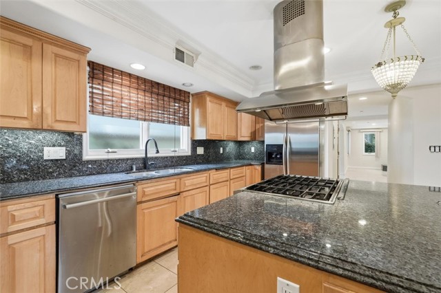 Detail Gallery Image 6 of 49 For 233 S Irena #1,  Redondo Beach,  CA 90277 - 4 Beds | 3 Baths