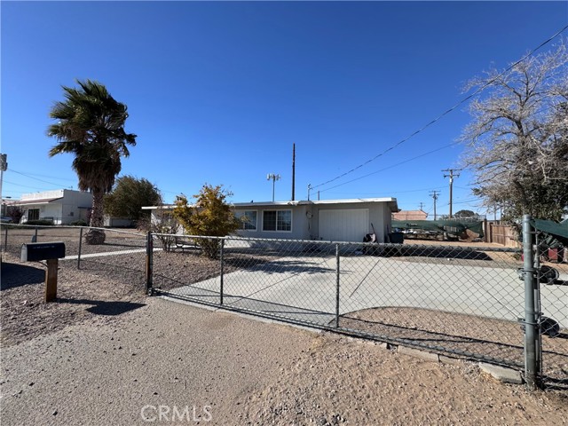 Detail Gallery Image 3 of 6 For 11759 Baldwin St, Adelanto,  CA 92301 - 3 Beds | 1 Baths