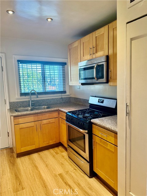 Detail Gallery Image 5 of 12 For 2108 W 37th Pl, Los Angeles,  CA 90018 - 1 Beds | 1 Baths