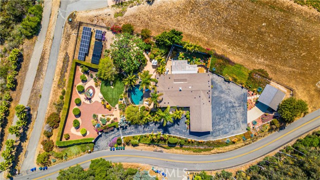 40468 Rock Mountain Drive, Fallbrook CA: https://media.crmls.org/medias/2710f3bc-b7ea-4ca9-a0f3-bf291e87509c.jpg