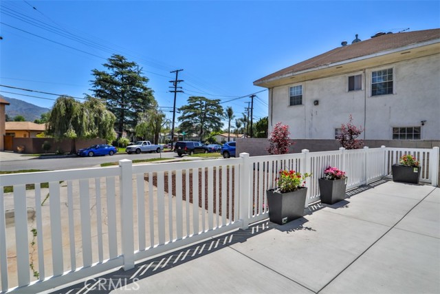 2111 Scott Road, Burbank CA: https://media.crmls.org/medias/27111311-58f5-4cb3-8429-2ed48fd79f50.jpg