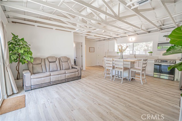 35356 Sierra Vista Drive, Agua Dulce CA: https://media.crmls.org/medias/2711fdc4-8e0d-4acc-ae83-ea114fe7838e.jpg