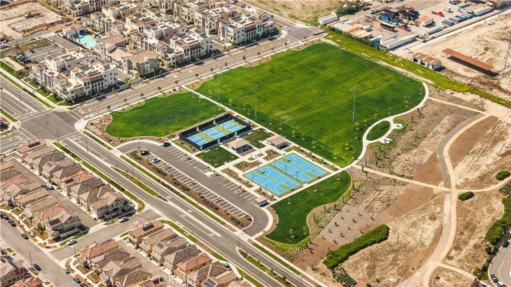 https://media.crmls.org/medias/2712065f-ee77-4451-9e5d-b234215389c1.jpg?preset=X-Large