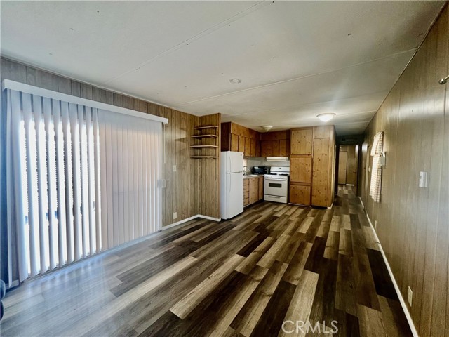 880 N Lake Street, Hemet CA: https://media.crmls.org/medias/27120aca-03d7-4310-a4d7-9bf1bedee5de.jpg