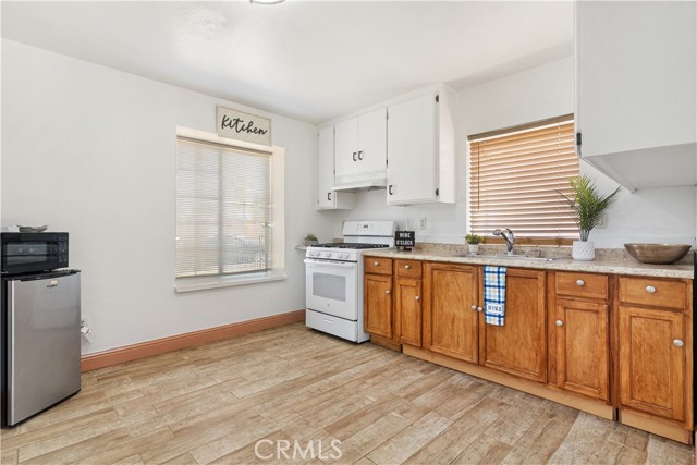 8305 Pioneer Drive, Bakersfield CA: https://media.crmls.org/medias/27127b9c-54af-46cf-abfc-779069175f50.jpg