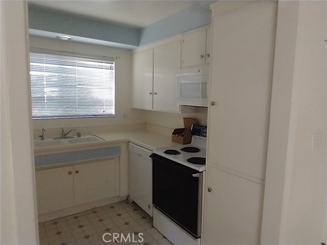 Detail Gallery Image 27 of 30 For 22857 Nadine Cir #B,  Torrance,  CA 90505 - 2 Beds | 2 Baths
