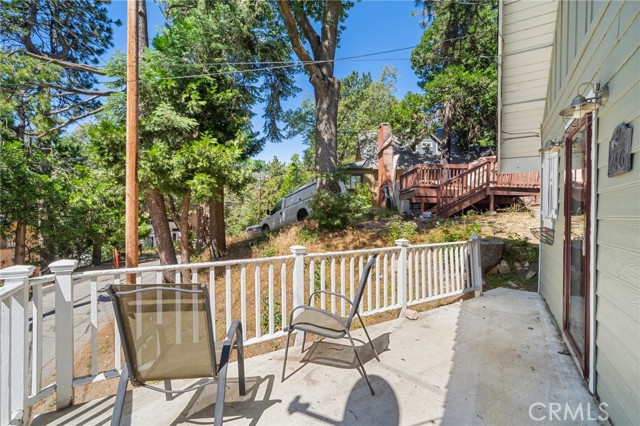 Detail Gallery Image 4 of 28 For 746 W Victoria Ct, Lake Arrowhead,  CA 92352 - 2 Beds | 2 Baths