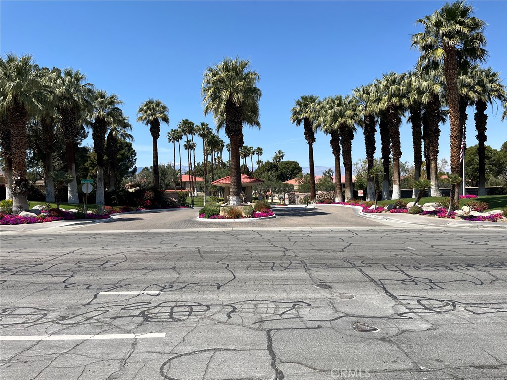 2812 N Auburn Court #201