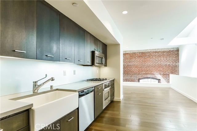 Detail Gallery Image 6 of 31 For 940 E 2nd St #20,  Los Angeles,  CA 90012 - 2 Beds | 2/1 Baths