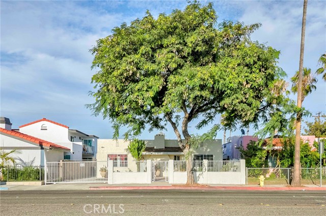 842 S Anaheim Boulevard, Anaheim CA: https://media.crmls.org/medias/2713f67f-feec-41c2-a6f2-88df75b0b31e.jpg