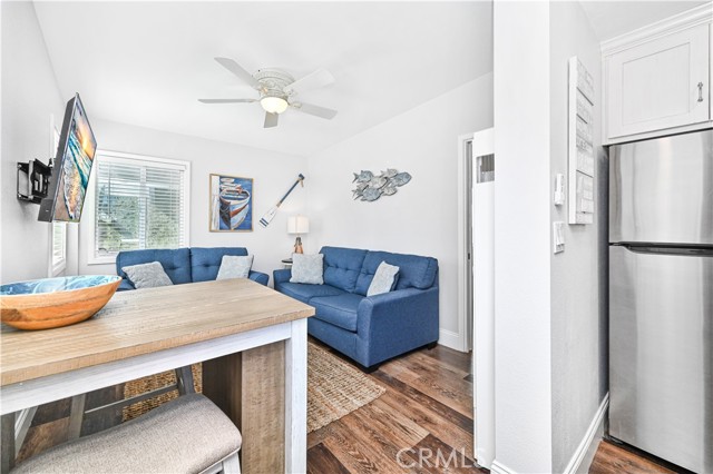 121 25th, Newport Beach CA: https://media.crmls.org/medias/2714dc52-948f-4e81-9260-beccedca9f89.jpg