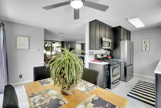 Detail Gallery Image 16 of 51 For 9917 Independence Ave #C,  Chatsworth,  CA 91311 - 2 Beds | 2 Baths