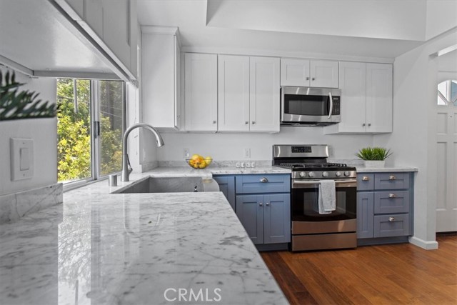 Detail Gallery Image 23 of 28 For 5324 Kester Ave #12,  Sherman Oaks,  CA 91411 - 2 Beds | 2/1 Baths