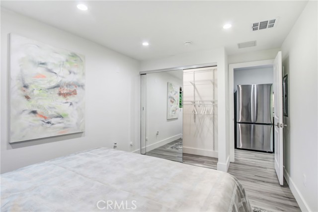20200 Clark Street, Woodland Hills CA: https://media.crmls.org/medias/2718319a-0a09-4ce1-a81f-9b5a7d9d0553.jpg
