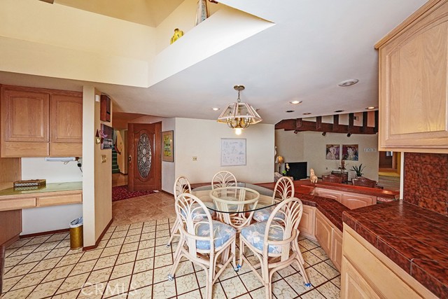 9752 Rangeview Drive, Santa Ana CA: https://media.crmls.org/medias/27184772-3a11-4086-b061-1dcc9acd52c4.jpg
