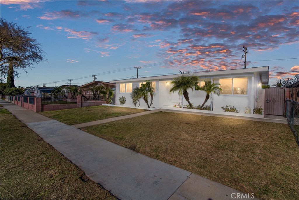 2225 E Center Street, Anaheim, CA 92806