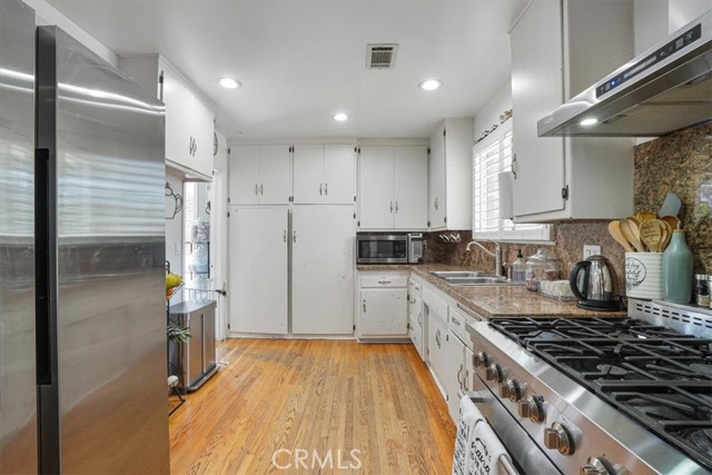 Detail Gallery Image 13 of 29 For 16038 Devonshire St, Granada Hills,  CA 91344 - 3 Beds | 2 Baths