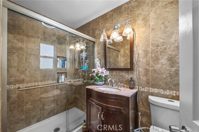Detail Gallery Image 16 of 39 For 1709 S Townsend St, Santa Ana,  CA 92704 - 4 Beds | 2/1 Baths