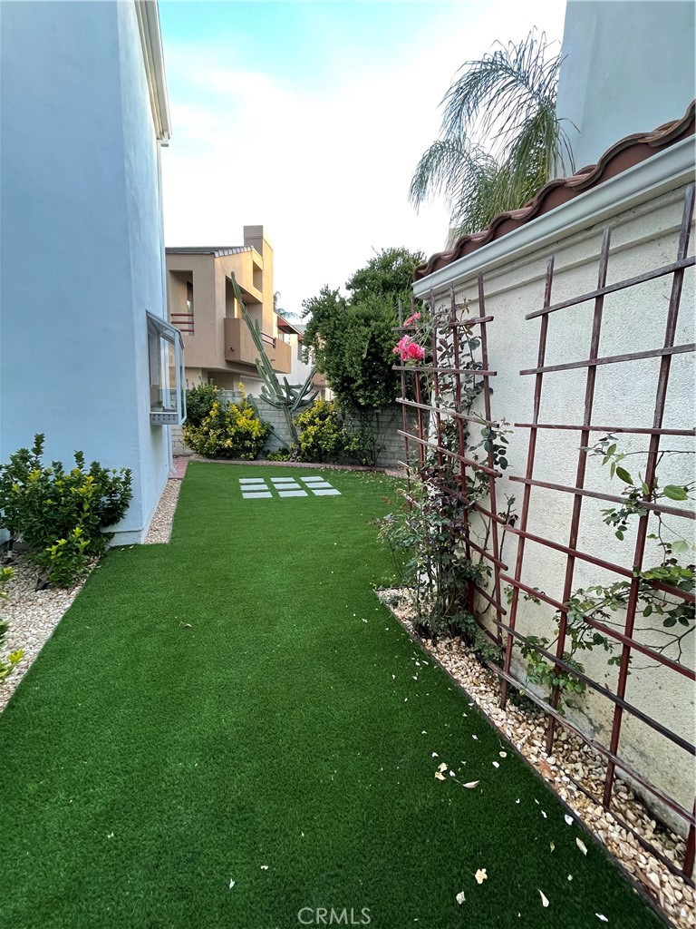 https://media.crmls.org/medias/271d38cc-0f64-486a-8254-ecd7129fe92c.jpg?preset=X-Large