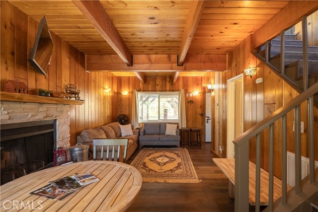 Detail Gallery Image 2 of 43 For 43708 Colusa Drive, Big Bear Lake,  CA 92315 - 4 Beds | 2 Baths