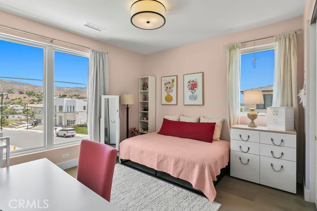 20042 W Mersey Lane, Porter Ranch CA: https://media.crmls.org/medias/271ea770-fca9-410f-9471-ab56d96e12cd.jpg