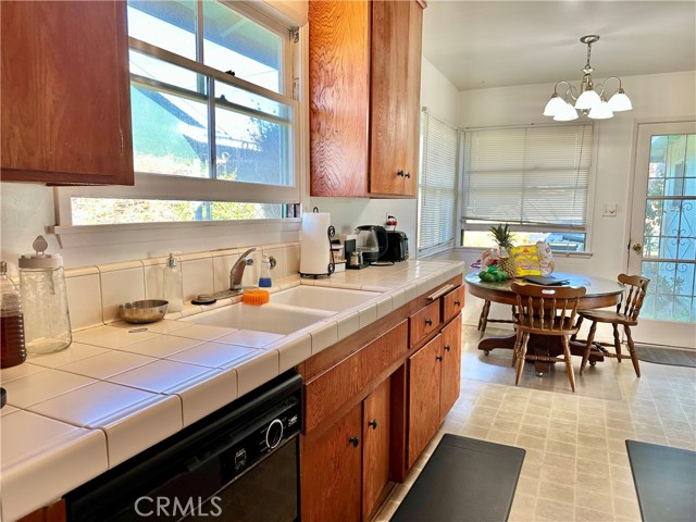 22918 Date Avenue, Torrance CA: https://media.crmls.org/medias/271eb2b9-56f9-4291-92b9-1c37e950f25a.jpg