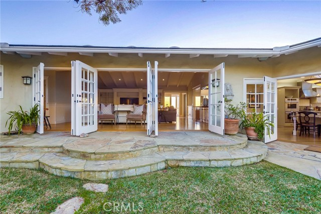 407 Mendoza Terrace, Corona del Mar CA: https://media.crmls.org/medias/271eff3b-7d13-4ccb-9198-46a400e59e53.jpg