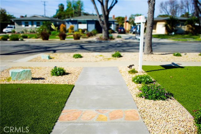 Detail Gallery Image 7 of 65 For 2019 Valencia, Santa Ana,  CA 92706 - 4 Beds | 2 Baths