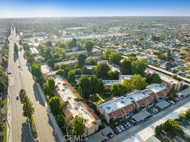 1001 W Macarthur Boulevard, Santa Ana CA: https://media.crmls.org/medias/27205785-b75a-4640-bb66-d4e2f6d176d9.jpg