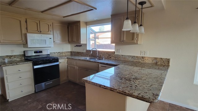 Detail Gallery Image 8 of 32 For 26619 June Way, Hemet,  CA 92544 - 3 Beds | 2 Baths